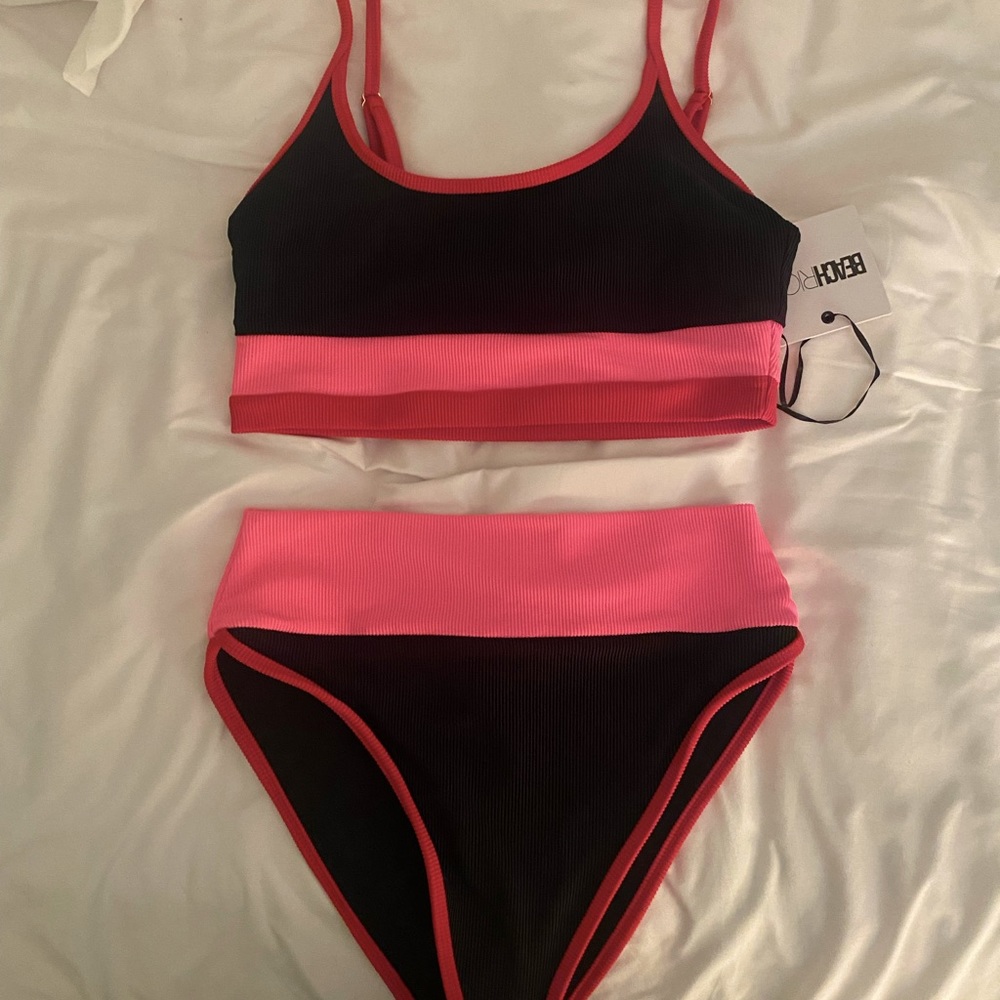Beach Riot bikini - Eva top and Emmy bottom size L - lipstick color way